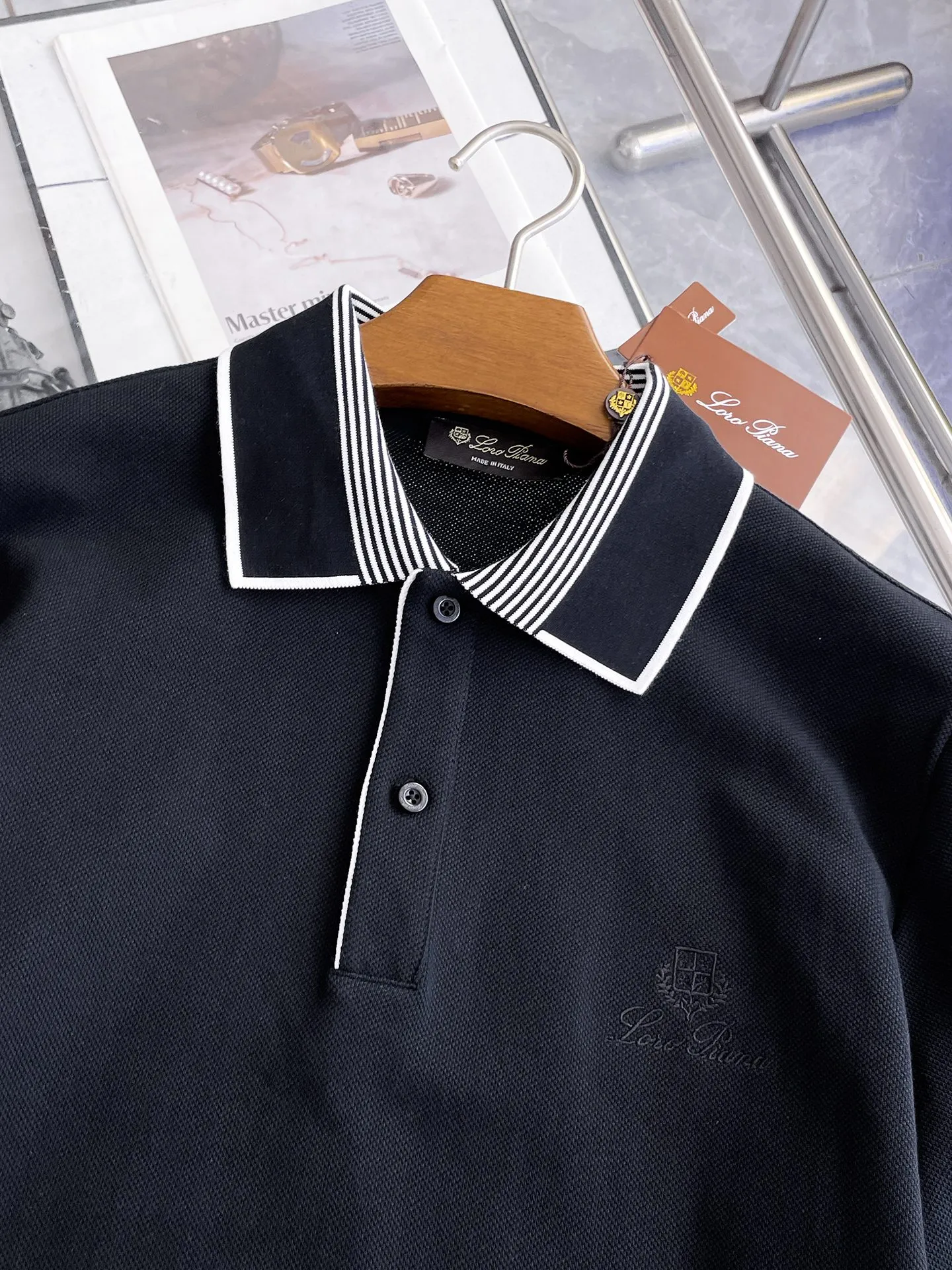 LP 2036ss🌹Spring and summer new high-quality short-sleeved lapel polo shirts are here. Made of imported customer-supplied mercerized pique fabrics. Brand logo. Original hardware accessories. Original factory labels. Carefully designed. Big-name quality. Good value for money.💋Original customization with 1:1 detail restoration. Ribbed knitted striped collar. Loose fit. The upper body is great👍🏻 Size: M~XXL